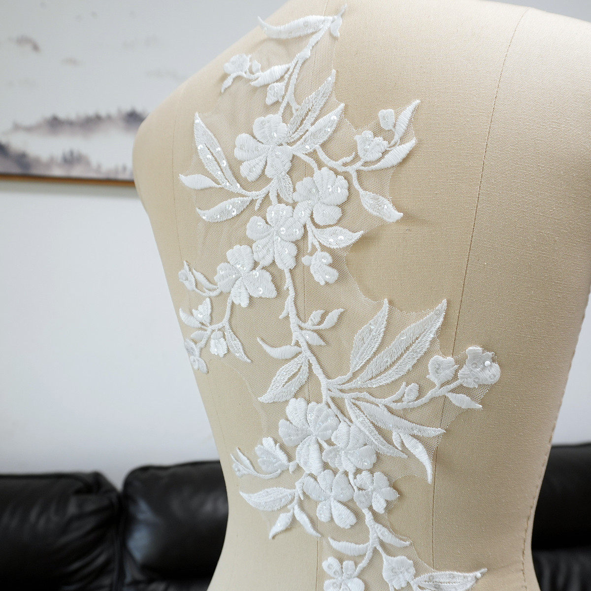 白い花柄の葉っぱのスパンコールアップリケパッチ生地、ウェディ - Craft Embellishment のレビューと価格